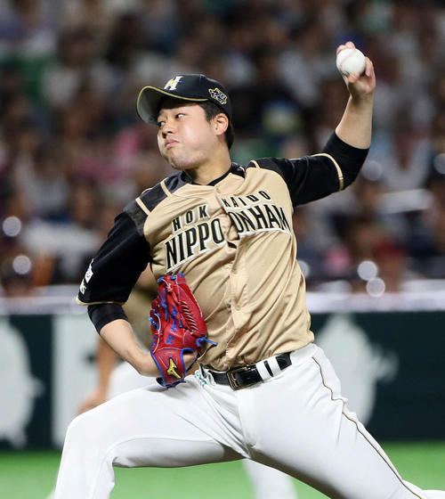 ソフトバンク対日本ハム　ソフトバンク打線を相手に力投する堀（撮影・栗木一考）