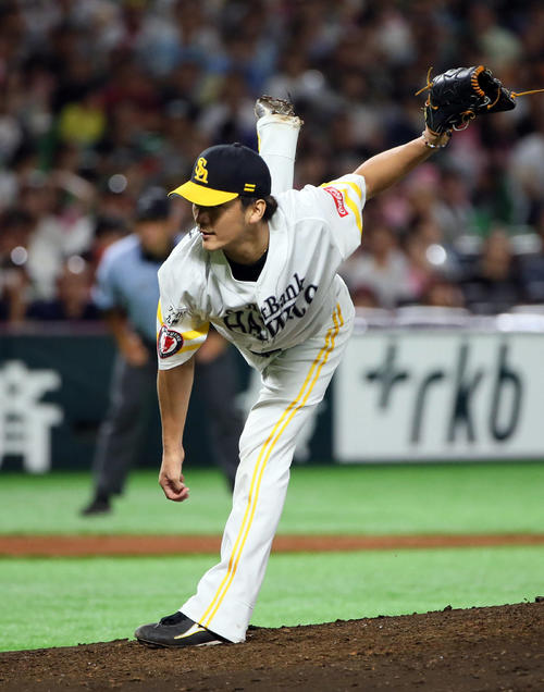 ソフトバンク対日本ハム　2番手で登板する松田遼（撮影・栗木一考）