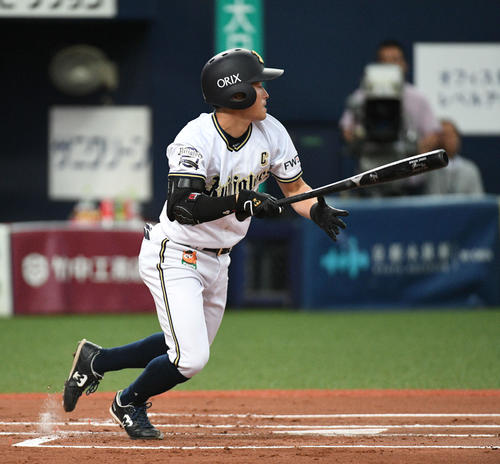 オリックス対楽天　1回裏オリックス無死　福田は遊内野安打を放つ（撮影・渦原淳）