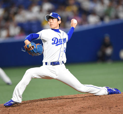 中日5番手で登板する岡田（撮影・森本幸一）