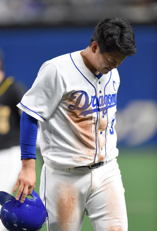 中日対阪神戦　1回裏中日1死一、三塁、けん制死の高橋周平（撮影・森本幸一）