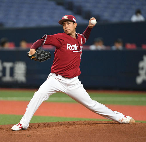 オリックス対楽天　楽天先発の辛島（撮影・渦原淳）