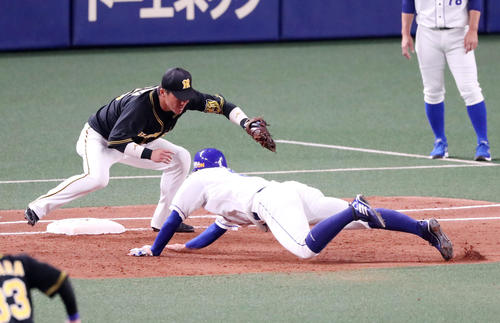 高橋は打者阿部のとき一塁帰塁出来ずアウトになる（2019年7月16日撮影）