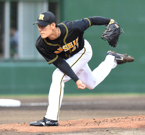1回裏、登板する阪神先発の望月惇志（撮影・森本幸一）