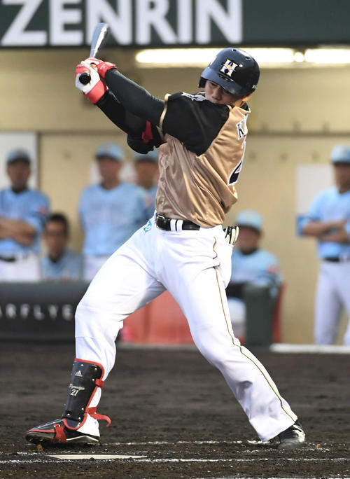 ソフトバンク対日本ハム　2回表日本ハム1死二塁、清宮は空振りの三振に倒れる（撮影・今浪浩三）
