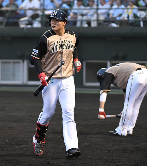ソフトバンク対日本ハム　2回表日本ハム1死二塁、清宮は空振りの三振に倒れる（撮影・今浪浩三）