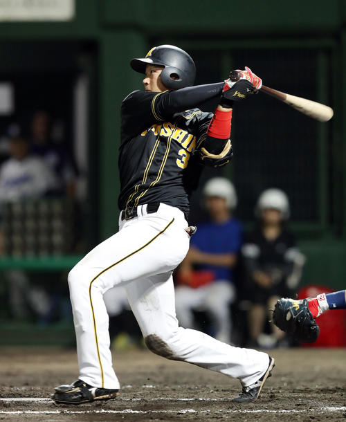 中日対阪神　7回表阪神2死一塁、大山は中前打を放ち4安打とする（撮影・前田充）