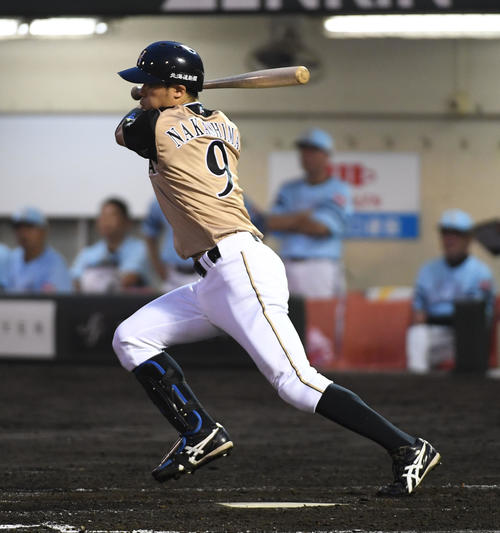 ソフトバンク対日本ハム　5回表日本ハム1死一、三塁、中島は右前適時打を放つ（撮影・今浪浩三）