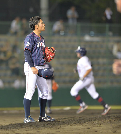 日本対米国　9回裏米国、バーレソンにサヨナラ本塁打を浴びる伊藤大海（撮影・和賀正仁）