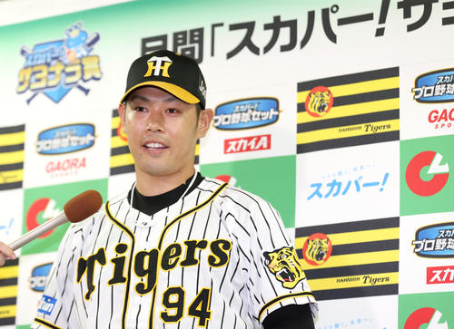 6月度「スカパー!サヨナラ賞」を受賞し会見する阪神の原口文仁（撮影・上山淳一）
