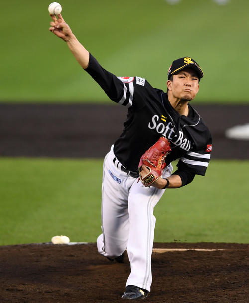 楽天対ソフトバンク　力投するソフトバンク先発の千賀（撮影・横山健太）
