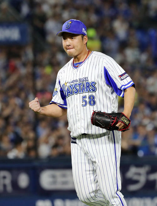 DeNA対中日　7回表中日の攻撃を抑えガッツポーズするDeNA武藤（撮影・鈴木正人）