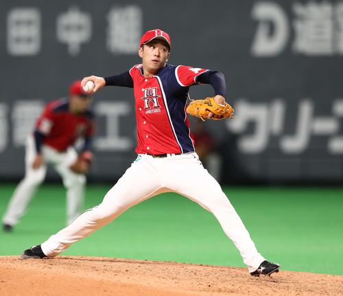日本ハム対ロッテ　7回に登板した斎藤（撮影・黒川智章）