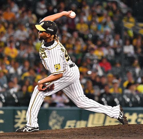 阪神対ヤクルト　阪神3番手で登板し9回を無失点に抑えたラファエル・ドリス（撮影・上田博志）