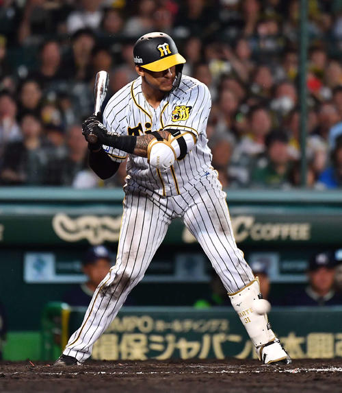 阪神対ヤクルト　8回裏阪神2死満塁、押し出し四球を選ぶジェフリー・マルテ（撮影・上田博志）
