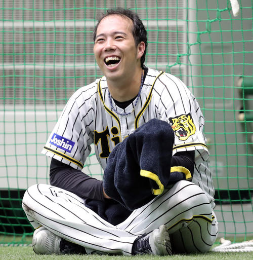 練習を終え笑顔を見せる青柳（撮影・前田充）