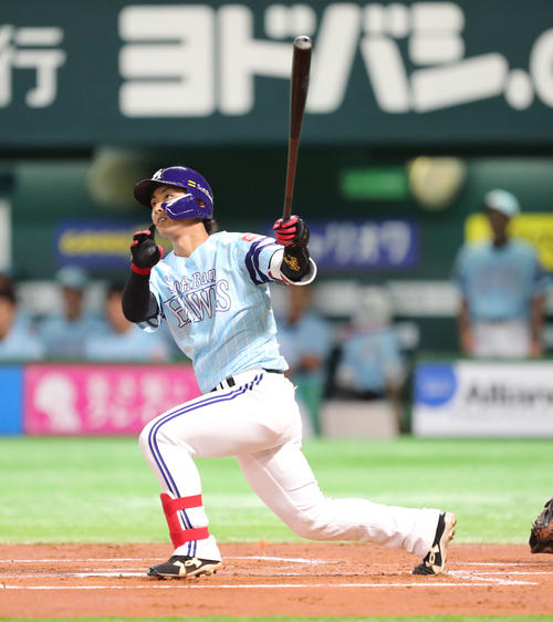 ソフトバンク対ロッテ　1回裏ソフトバンク1死、今宮は左越えに先制本塁打を放つ（撮影・梅根麻紀）