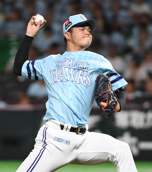 5番手で登板する甲斐野（撮影・今浪浩三）