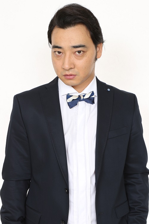 始球式を行うジャングルポケット斉藤（球団提供）