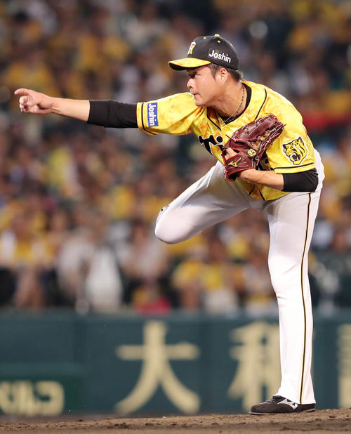 阪神対DeNA　6回途中から登板する守屋（撮影・前田充）