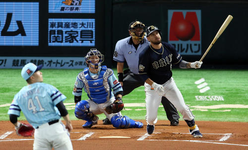 ソフトバンク対オリックス　6回表オリックス無死、ステフェン・ロメロは左越えにソロ本塁打を放つ。投手千賀滉大（撮影・栗木一考）