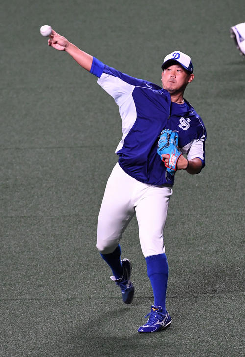 中日対DeNA　キャッチボールを行う松坂（撮影・前岡正明）
