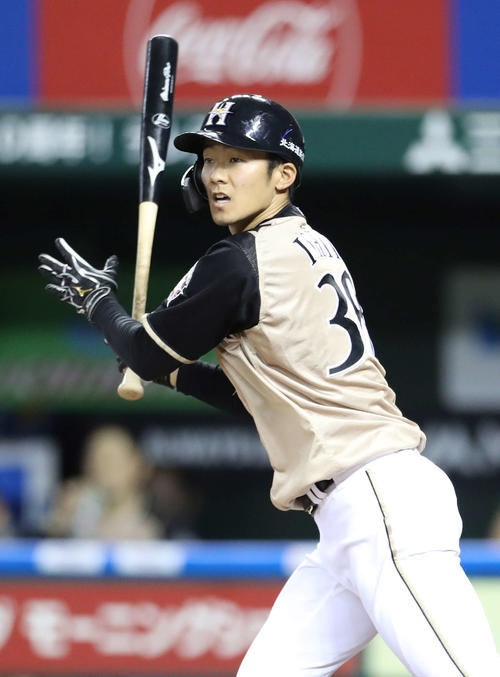 西武対日本ハム　6回表日本ハム2死三塁、適時二塁打を放つ石井（撮影・河野匠）