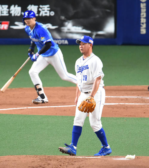 中日対DeNA　1回表DeNA1死満塁、石川雄洋に右前適時打を打たれた松坂大輔（撮影・森本幸一）