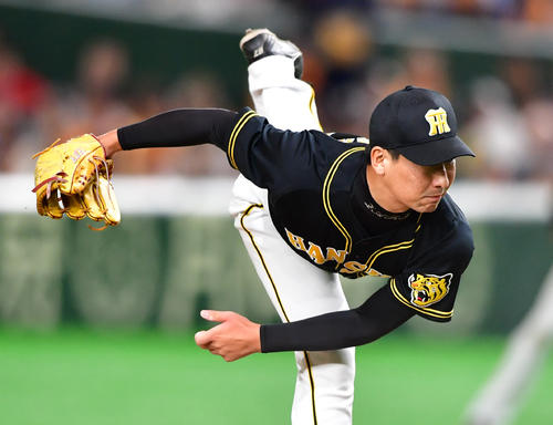 8回に登板する岩崎優（撮影・清水貴仁）