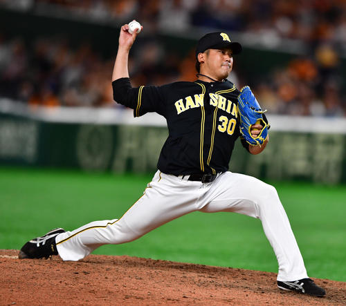 巨人対阪神　10回から登板した高野（撮影・清水貴仁）