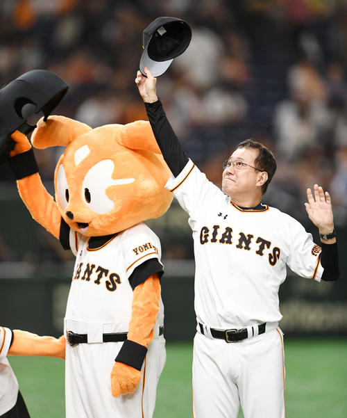 巨人対阪神　阪神に勝利し通算勝利数を999とした巨人原監督（撮影・横山健太）