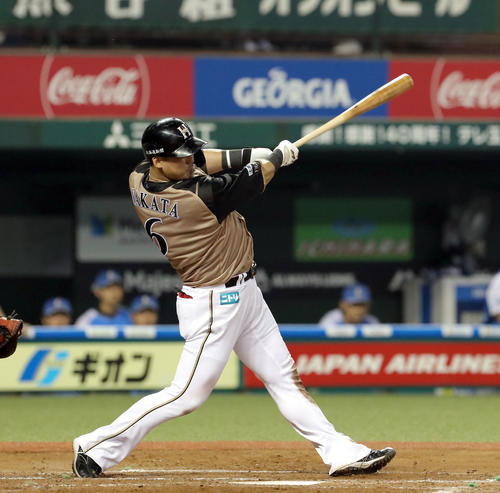 西武対日本ハム　8回表日本ハム1死、中田は中越えソロ本塁打を放つ（撮影・佐藤翔太）
