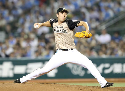 西武対日本ハム　7回裏に日本ハム3番手で登板した斎藤（撮影・河野匠）