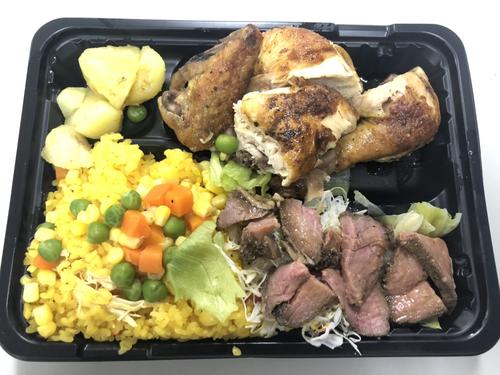 「肉祭」の出品メニューのスペシャルミックス（1000円）（撮影・島根純）