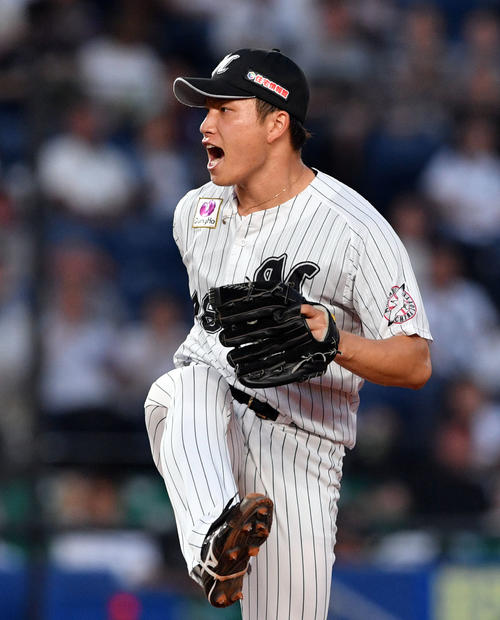 ロッテ対オリックス　2回を投げ終え吠えるロッテ先発の岩下（撮影・滝沢徹郎）