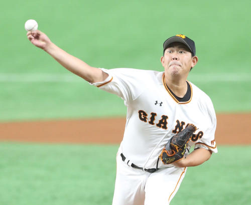 巨人対広島　力投する巨人先発の山口（撮影・河野匠）