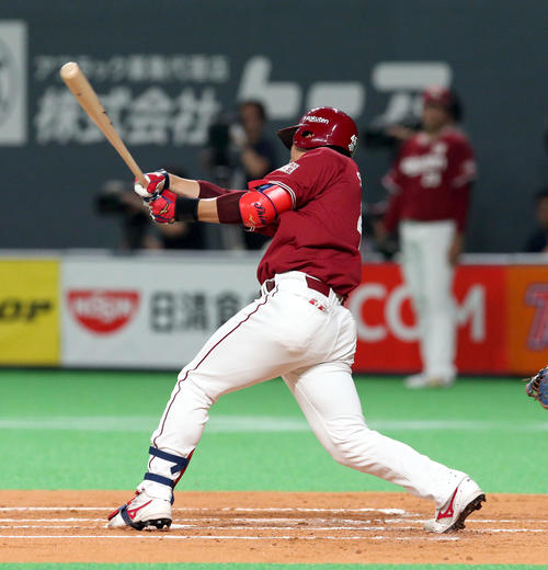 日本ハム対楽天　2回表楽天2死二塁、下水流は先制となる右越え2点本塁打を放つ（撮影・佐藤翔太）