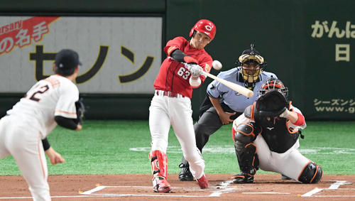 巨人対広島　1回表広島無死、西川は先頭打者ソロ本塁打を放つ（撮影・加藤諒）