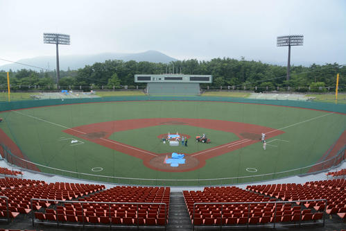 工事が進む20年東京五輪で野球・ソフトボールの会場となる県営あづま球場。バックネット裏からの景色（撮影・島根純）