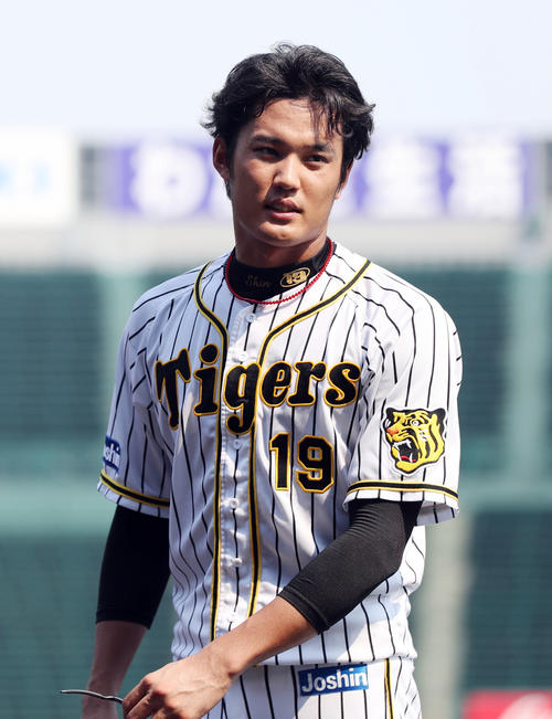 阪神対中日　グラウンドでの練習を終え引き揚げる阪神藤浪晋太郎（撮影・前田充）