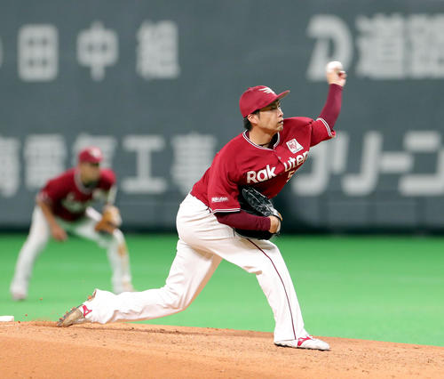 日本ハム対楽天　4回から登板する楽天辛島（撮影・佐藤翔太）