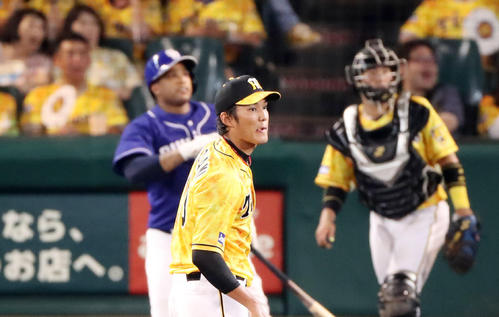 阪神対中日　5回表中日無死一、三塁、藤浪はビシエドに左犠飛を打たれ失点する（撮影・加藤哉）