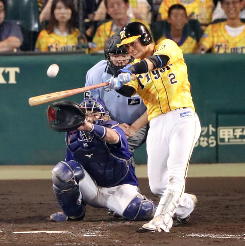阪神対中日　5回裏阪神1死、左越え本塁打を放つ北條（撮影・加藤哉）