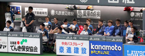 日本ハム対ソフトバンク　意気消沈の日本ハムベンチ（撮影・佐藤翔太）