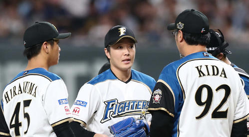 日本ハム対ソフトバンク　6回表、ピンチにマウンドで渋い表情の玉井（撮影・黒川智章）