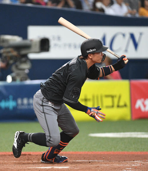 5回裏オリックス1死二、三塁、安達は左前2点適時打を放つ（撮影・渦原淳）