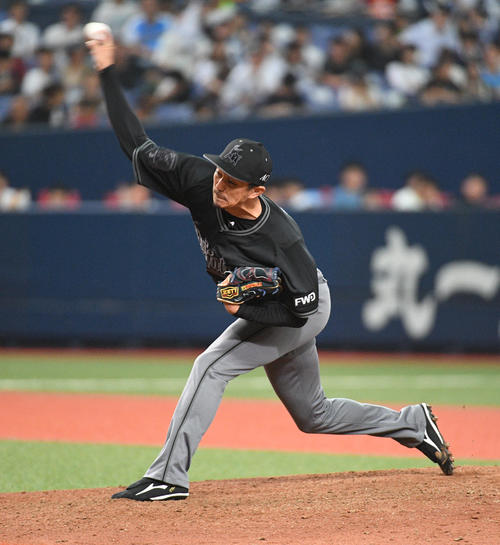 オリックス対西武　8回表西武無死、救援した増井浩俊（撮影・渦原淳）