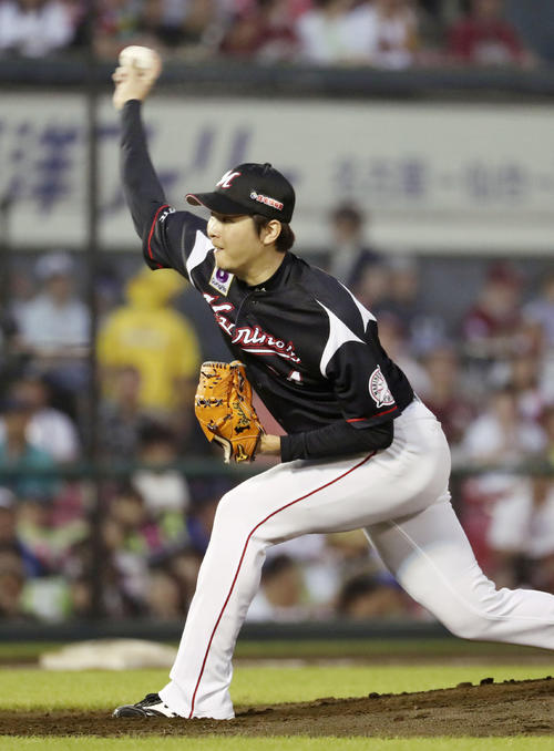 楽天戦に先発したロッテ二木（共同）