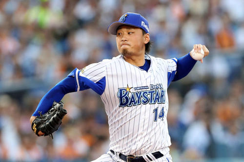 DeNA対巨人　先発し力投するDeNA石田（撮影・鈴木正人）