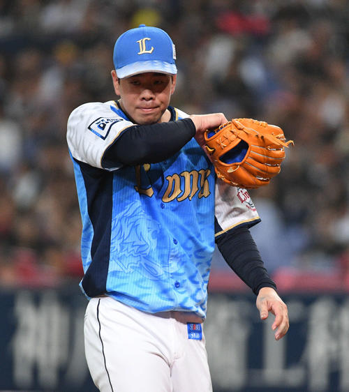 オリックス対西武　1回表オリックスに3点奪われがっくりの多和田（撮影・渦原淳）